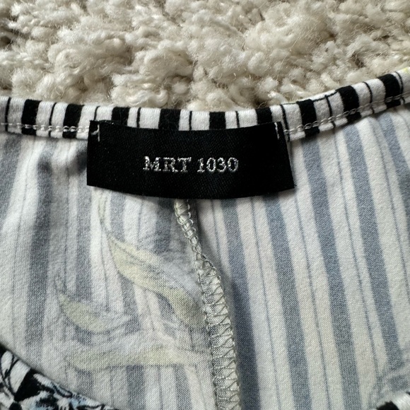 Black and white striped floral dress with a scoop neck and short sleeves - Picture 4 of 4